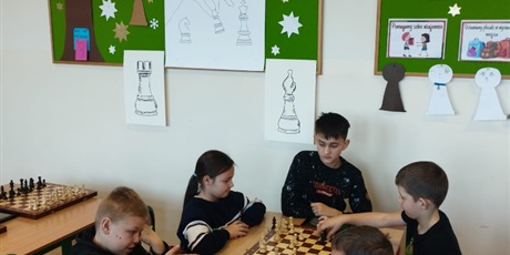 Powiększ grafikę: ii-szkolny-turniej-szachowy-501858.jpg
