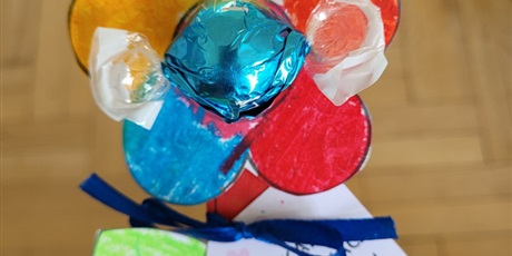 Powiększ grafikę: Kwiatek z papieru.