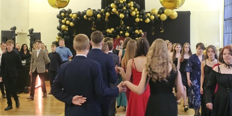 Powiększ grafikę: bal-osmoklasisty-625911.jpg