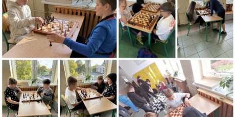 Powiększ grafikę: Uczniowie na korytarzu szkolnym grają w szachy.