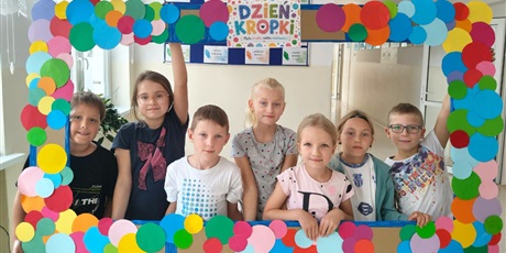 Powiększ grafikę: dzien-kropki-w-klasach-1-3-711982.jpg