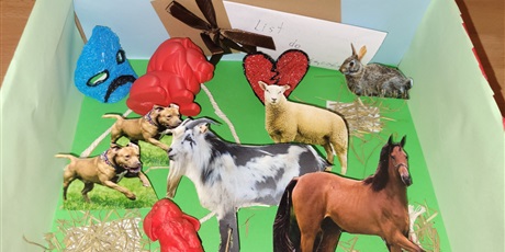 Powiększ grafikę: Prace wykonane przez uczniów, które zwyciężyły w konkursie.