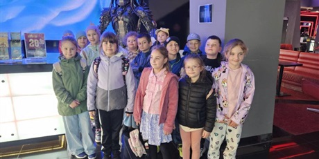 Powiększ grafikę: Zbiorowe zdjęcie uczniów w Galerii Forum