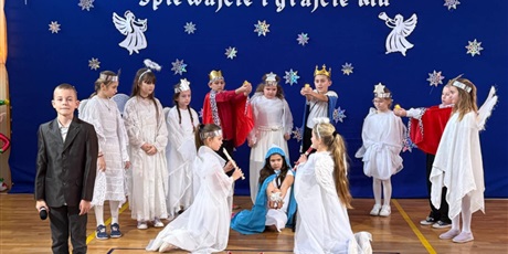 Powiększ grafikę: koncert-koled-i-wigilie-klasowe-668182.jpg