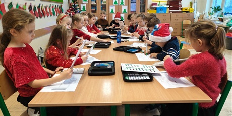 Powiększ grafikę: koncert-koled-i-wigilie-klasowe-668186.jpg