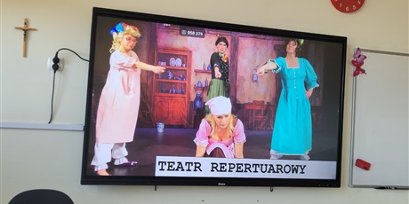 Powiększ grafikę: Prezentacja dotycząca zagadnień związanych z teatrem.