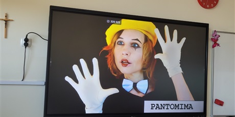 Powiększ grafikę: Prezentacja dotycząca zagadnień związanych z teatrem.