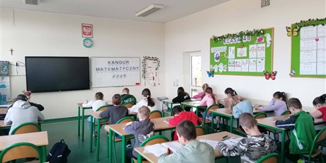 Powiększ grafikę: miedzynarodowy-konkurs-matematyczny-kangur-2026-683063.jpg