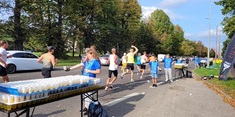 Powiększ grafikę: nasi-wolontariusze-na-polmaratonie-gdansk-464579.jpg