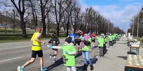 Powiększ grafikę: nasi-wolontariusze-podczas-6-maratonu-gdanskiego-343626.jpg