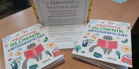 Powiększ grafikę: Książki, które otrzymali uczniowie.