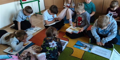 Powiększ grafikę: przerwa-na-czytanie-718366.jpg