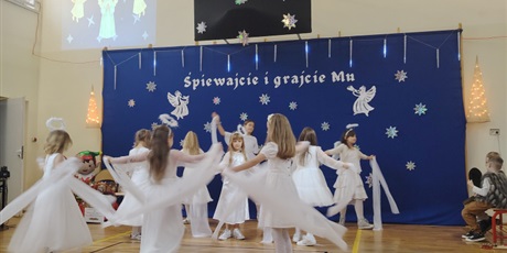 Powiększ grafikę: spotkanie-wigilijne-dla-seniorow-z-dzielnicy-olszynka-666892.jpg