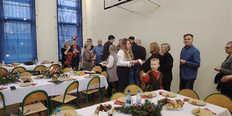Powiększ grafikę: spotkanie-wigilijne-dla-seniorow-z-dzielnicy-olszynka-666899.jpg