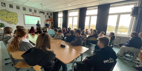 Powiększ grafikę: spotkanie-z-przedstawicielami-policji-653855.jpg