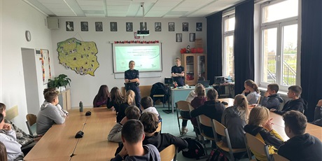 Powiększ grafikę: spotkanie-z-przedstawicielami-policji-653856.jpg