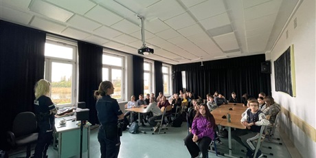 Powiększ grafikę: spotkanie-z-przedstawicielami-policji-653857.jpg