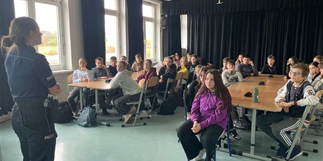 Powiększ grafikę: spotkanie-z-przedstawicielami-policji-653858.jpg