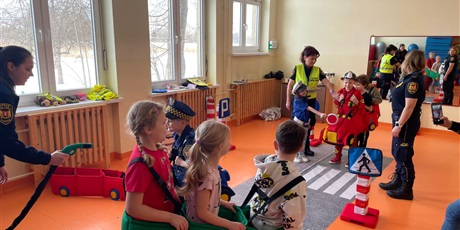 Powiększ grafikę: spotkanie-ze-straza-miejska-672919.jpg