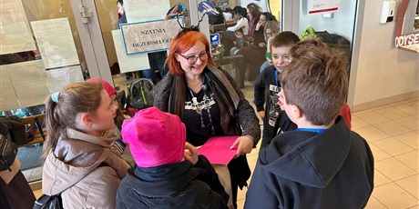 Powiększ grafikę: Uczestnicy konkursu podczas narady.