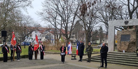 Powiększ grafikę: uroczystosci-pod-pomnikiem-gen-stanislawa-maczka-668448.jpg