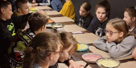 Powiększ grafikę: wycieczka-klas-czwartych-665664.jpg