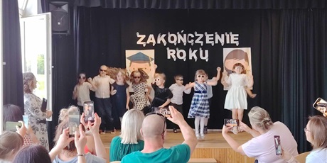 Powiększ grafikę: zakonczenie-roku-szkolnego-2023-2024-547352.jpg