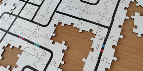 Powiększ grafikę: Ozoboty w bibliotece